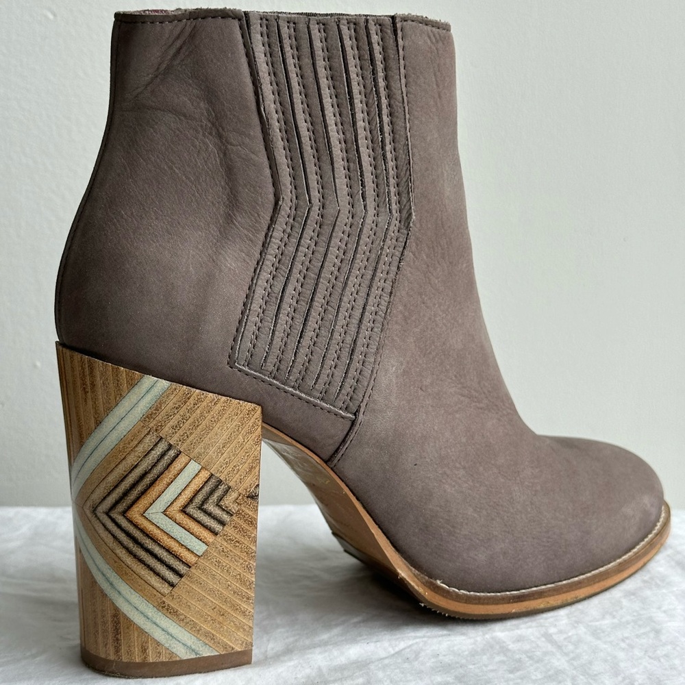 DuoBoots Paragon heeled boots in Taupe Nubuck, size US 8